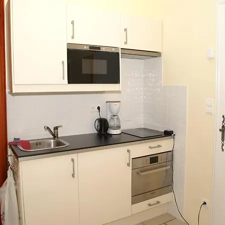 In With Garden, Cleaning Included Apartment *