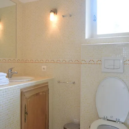 In With Garden, Cleaning Included * Montbrun-les-Bains